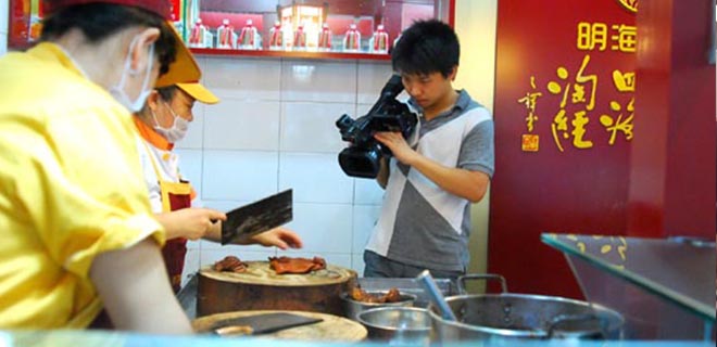 明海卤业系列产品接受重庆电视台专题采访报道